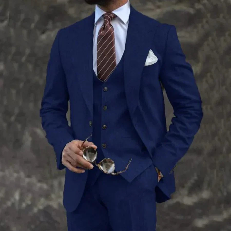 Men's suit with turn down collar