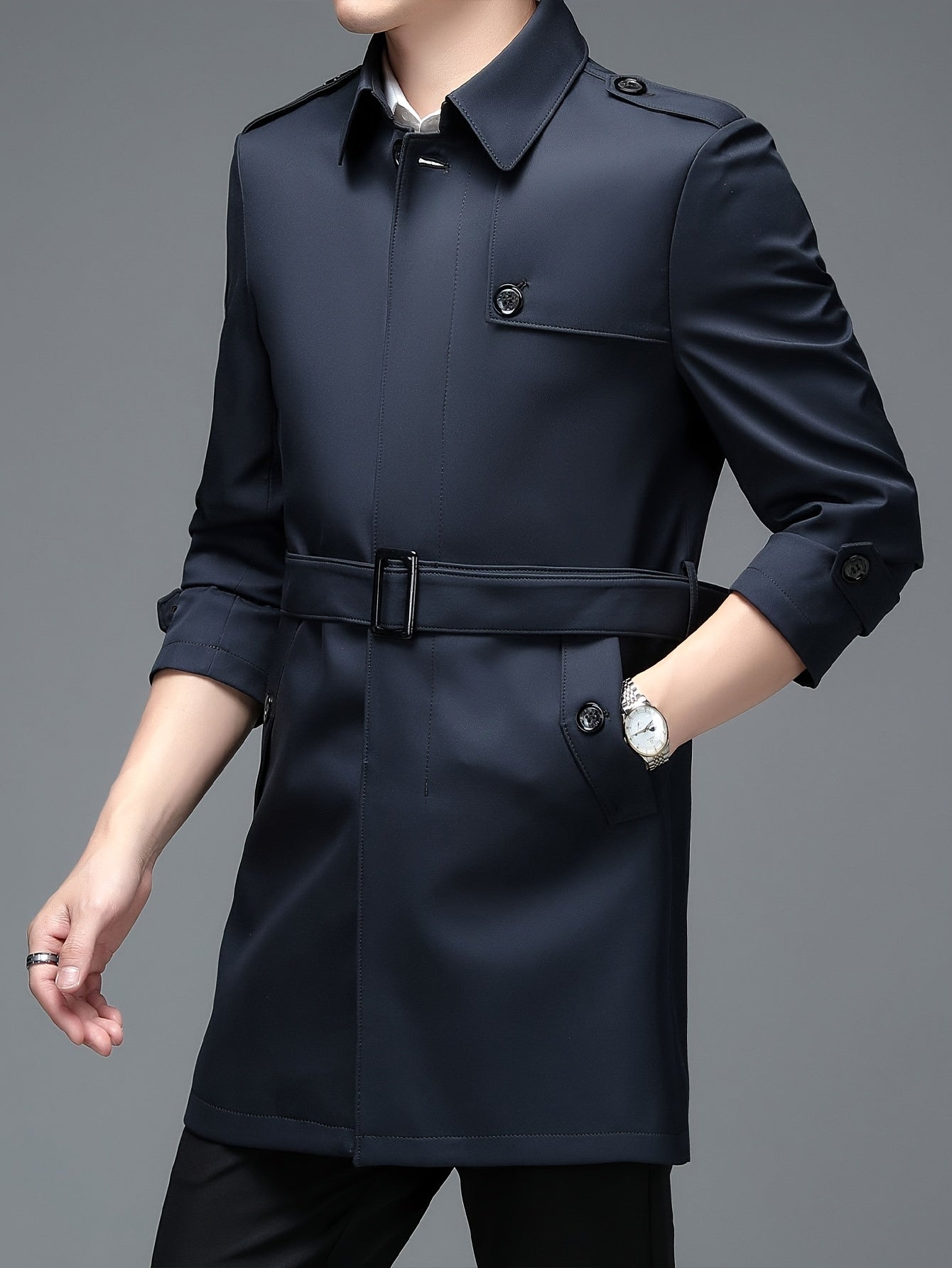 Men's trench coat with lapel collar and button fastening