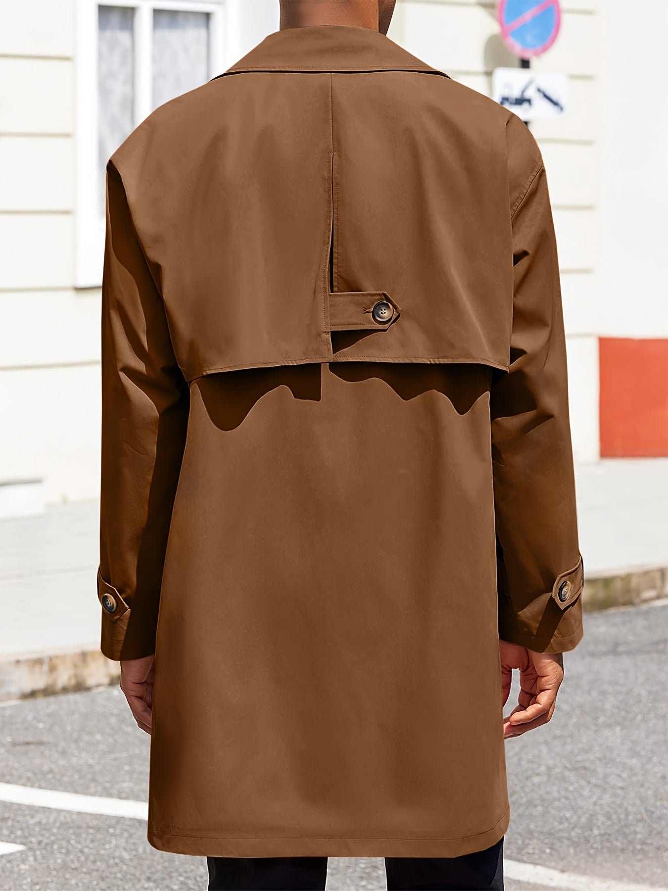 Men's half-length trench coat with pockets and belt buckle