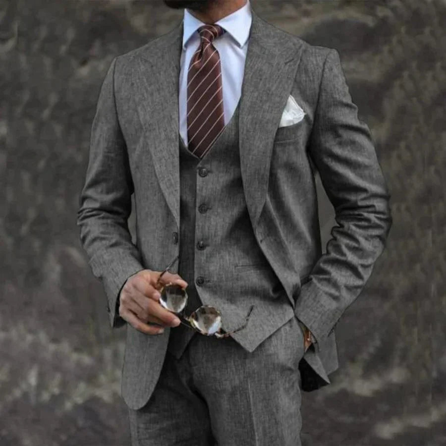 Men's suit with turn down collar