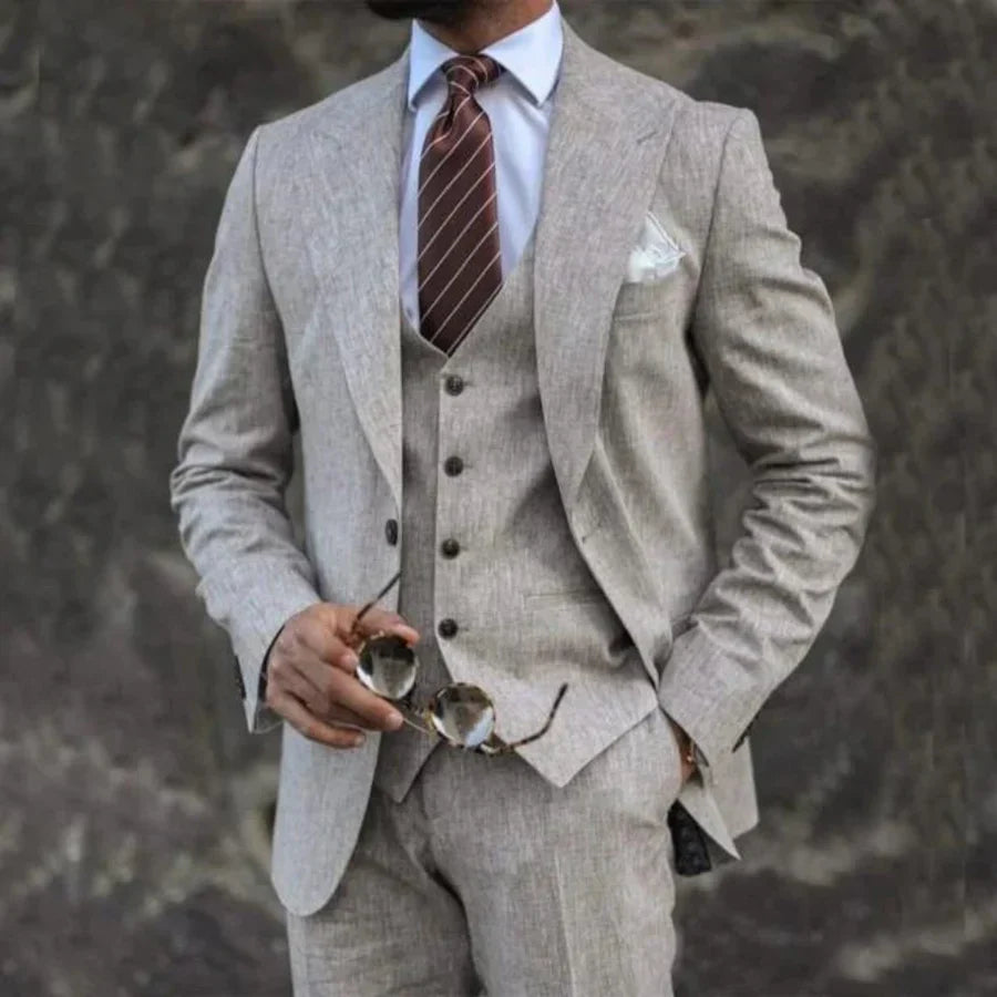 Men's suit with turn down collar