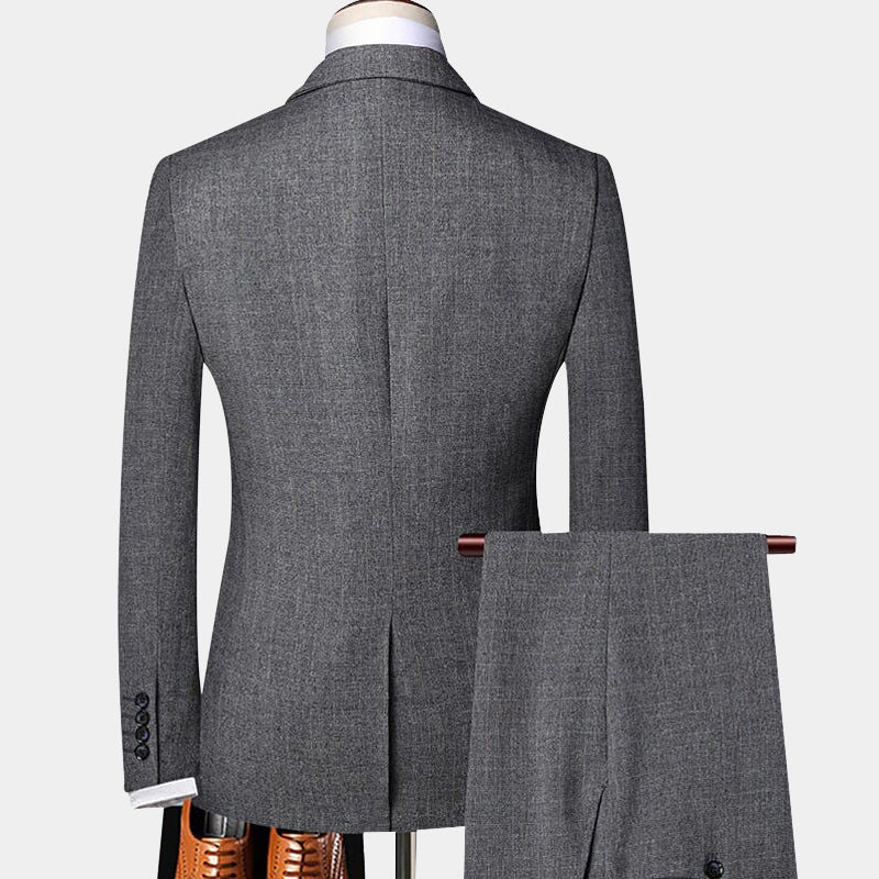 Men's suit with timeless design